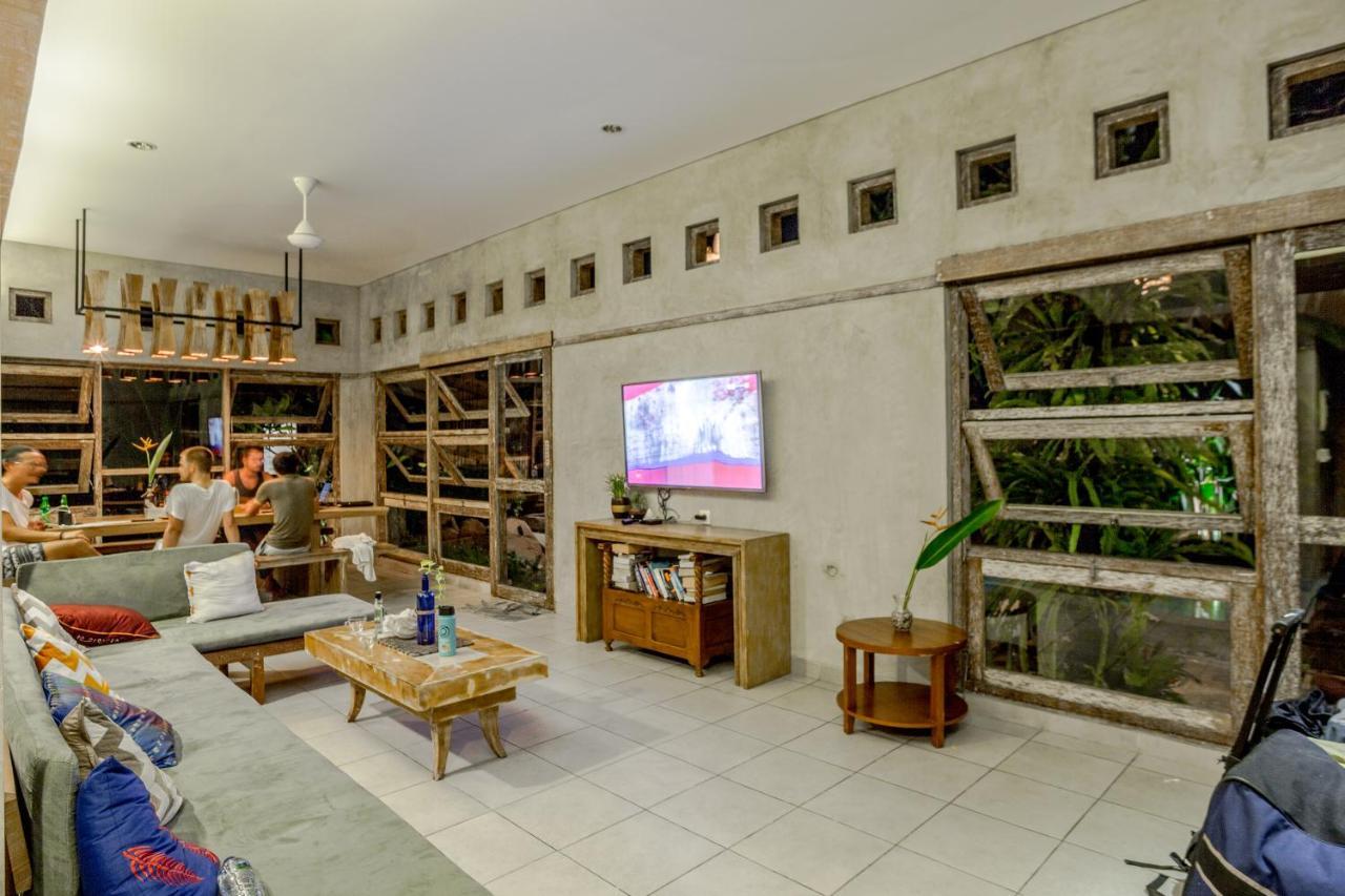 Lokal Bali Hostel Кута Екстериор снимка