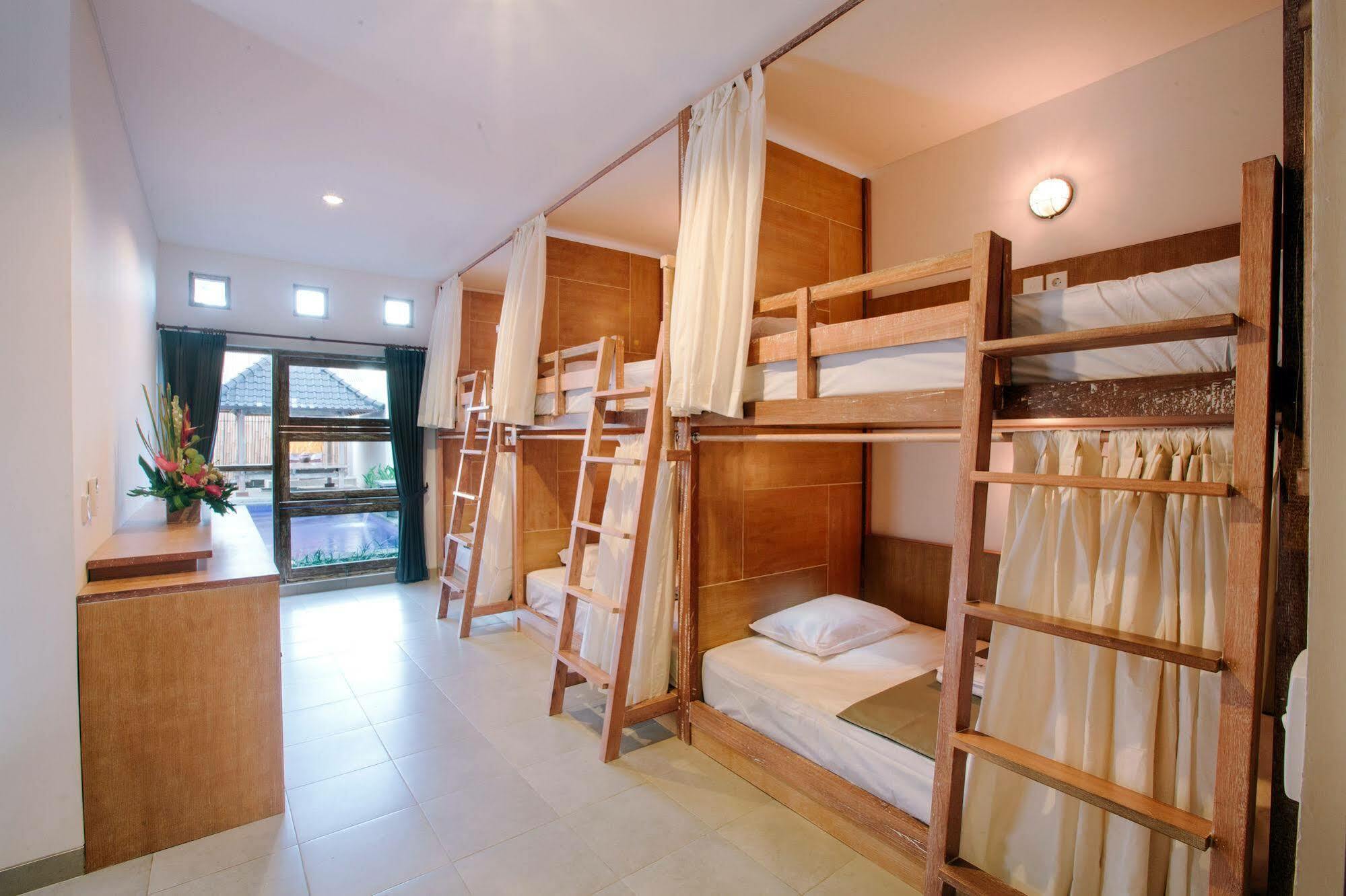 Lokal Bali Hostel Кута Екстериор снимка