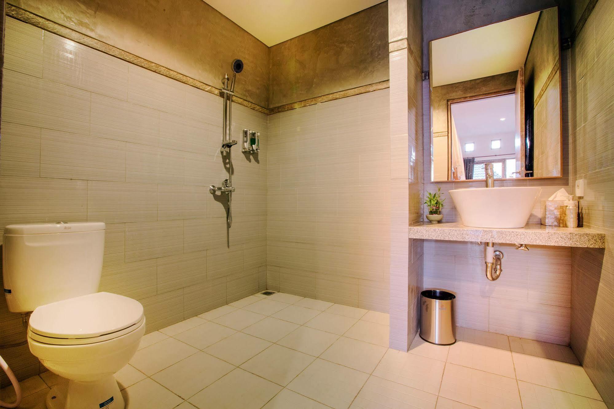 Lokal Bali Hostel Кута Екстериор снимка